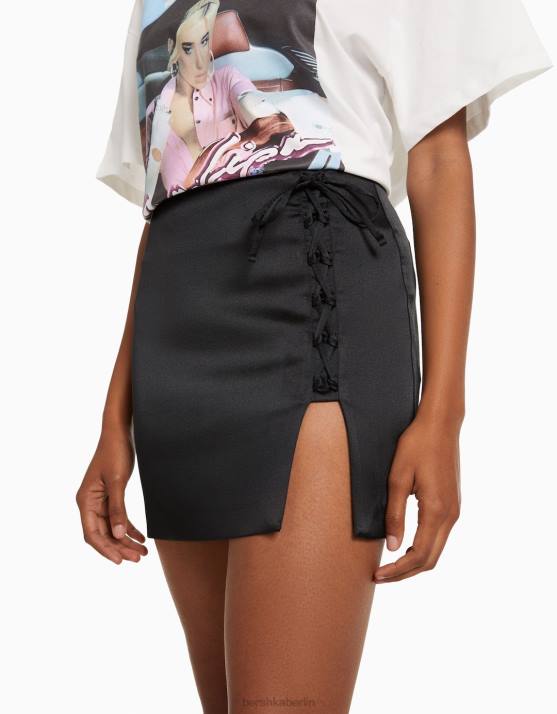 Schwarz Bershka Frauen Minirock aus Satin mit Schnürung H00J1666