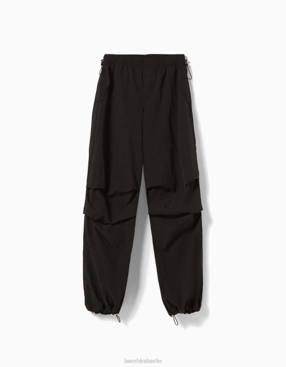 Schwarz Bershka Frauen Nylon-Fallschirm-Jogginghose H00J1313