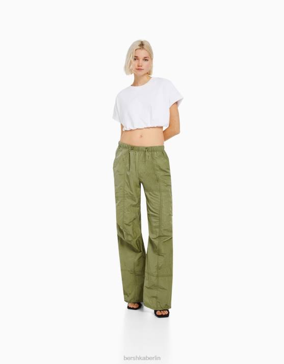 khaki Bershka Frauen Nylon-Fallschirmhose H00J1387