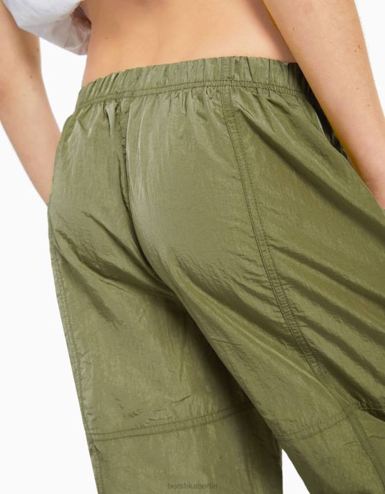khaki Bershka Frauen Nylon-Fallschirmhose H00J1387