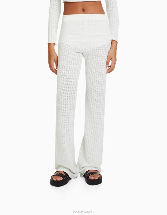Creme Bershka Frauen Offen gestrickte Schlaghose H00J1467