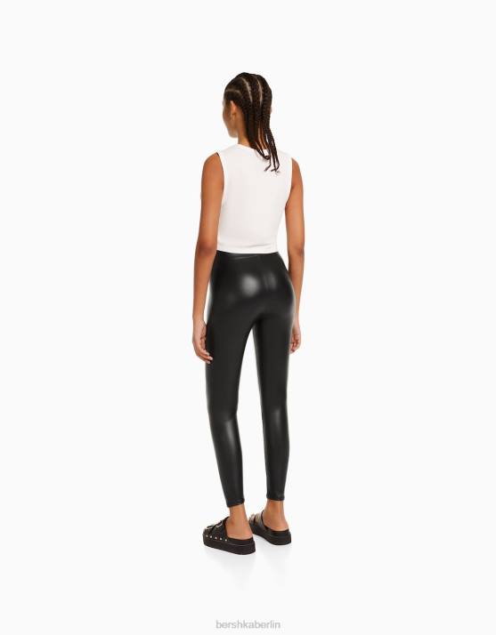 Schwarz Bershka Frauen Leggings aus Kunstleder H00J1442