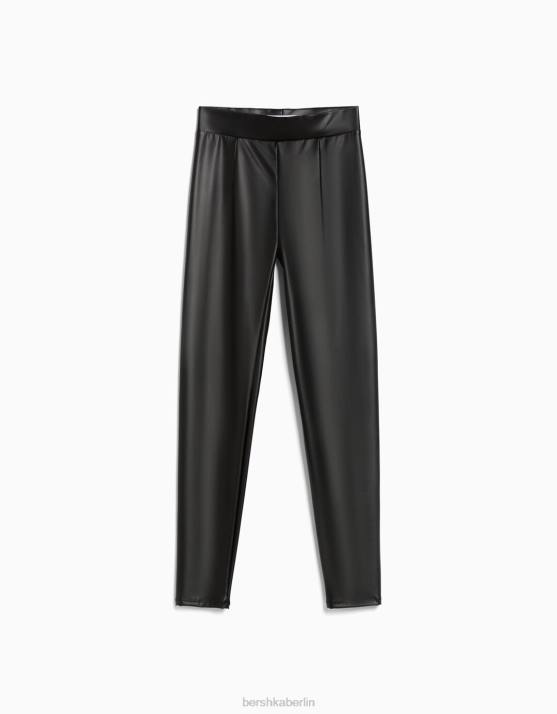 Schwarz Bershka Frauen Leggings aus Kunstleder H00J1442