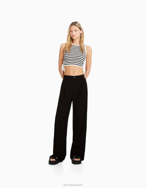 Schwarz Bershka Frauen Taillierte Hose im Dad-Fit H00J1475