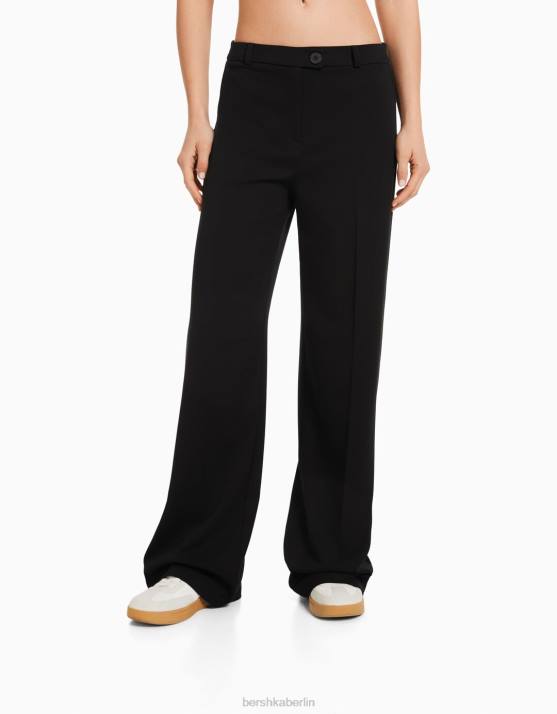 Schwarz Bershka Frauen Taillierte Hose mit weitem Bein und Gürtelschlaufen H00J1443