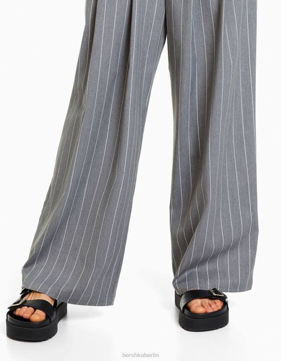 grau Bershka Frauen Locker geschnittene Nadelstreifenhose H00J1416
