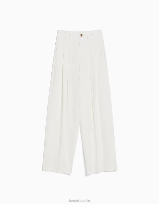 nicht-gerade weiss Bershka Frauen Gerade geschnittene, maßgeschneiderte Hose mit Bundfalten H00J1419