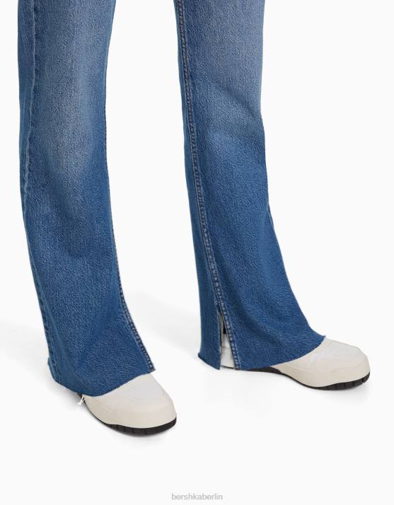 Blau Bershka Frauen Komfortjeans mit Seitenschlitz H00J1569