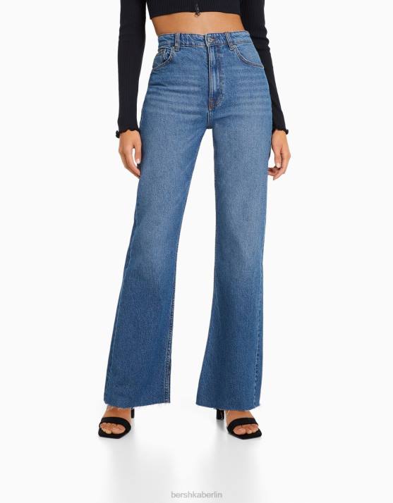 Blau Bershka Frauen Komfortjeans mit Seitenschlitz H00J1989