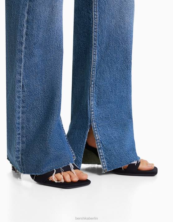 Blau Bershka Frauen Komfortjeans mit Seitenschlitz H00J1989