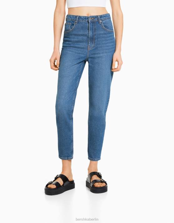 Blau Bershka Frauen Schmal geschnittene Mom-Jeans mit bequemer Passform H00J1520