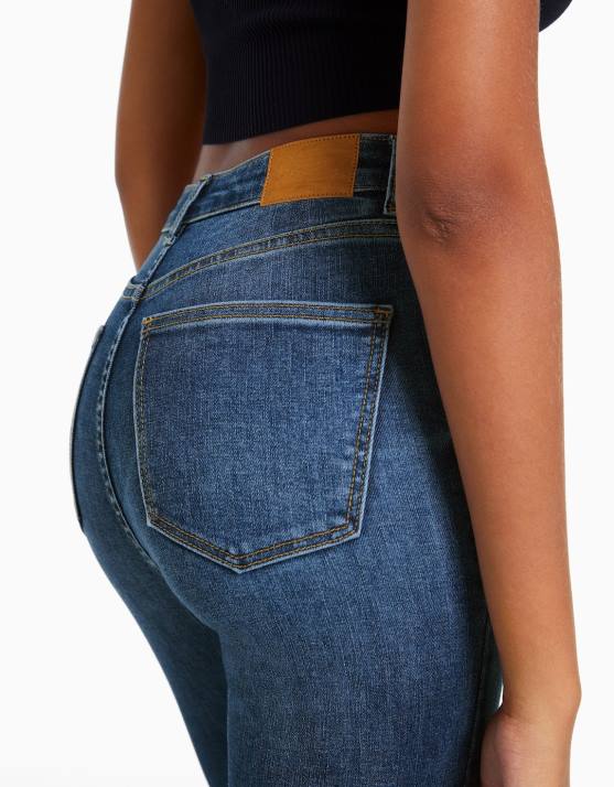 Blau Bershka Frauen Super-High-Rise-Röhrenjeans H00J1501