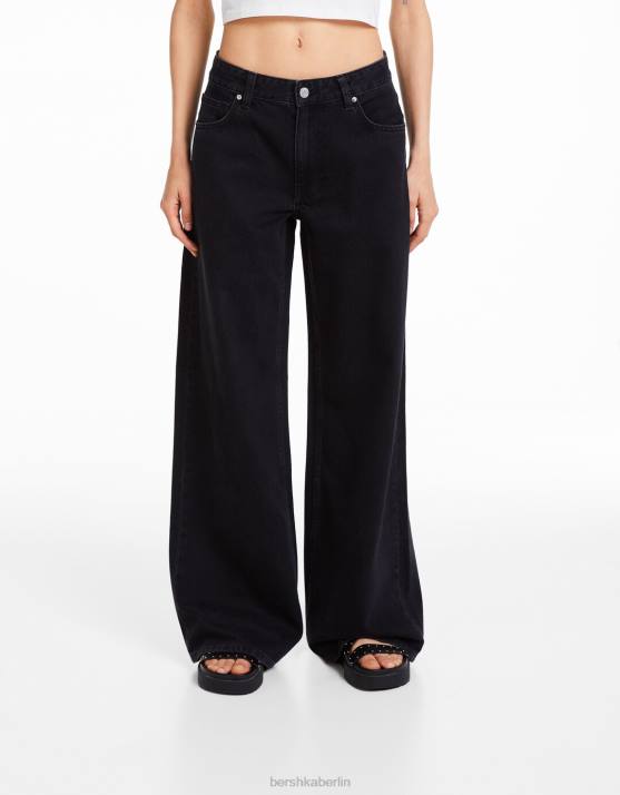 Schwarz Bershka Frauen Jeans mit weitem Bein H00J1486