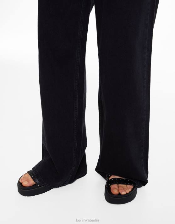 Schwarz Bershka Frauen Jeans mit weitem Bein H00J1486