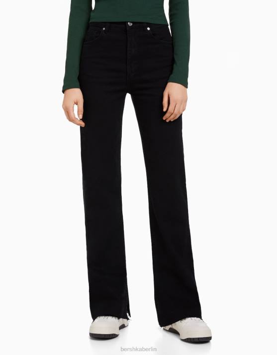 Schwarz Bershka Frauen Komfortjeans mit Seitenschlitz H00J1570