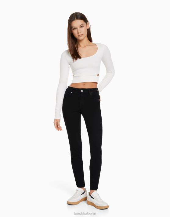 Schwarz Bershka Frauen Push-up-Röhrenjeans H00J1563