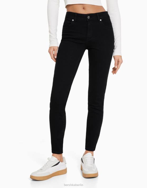 Schwarz Bershka Frauen Push-up-Röhrenjeans H00J1563