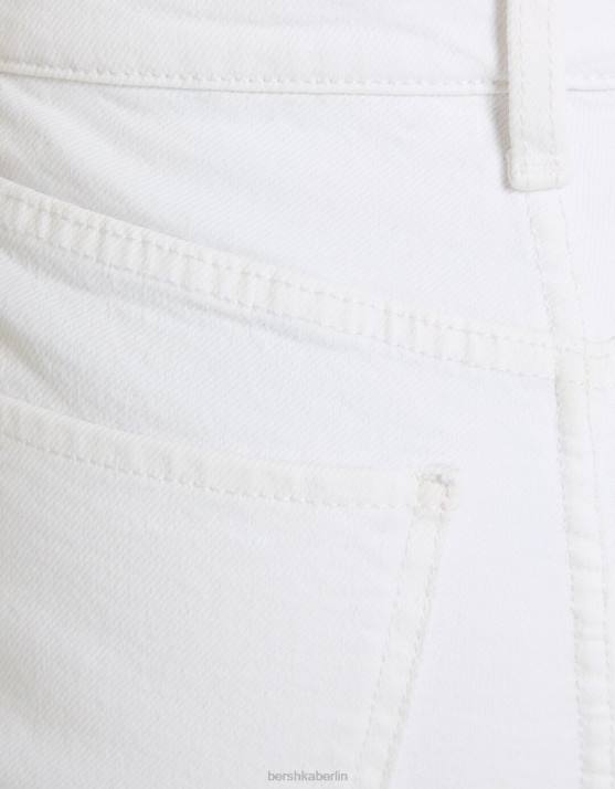 Weiss Bershka Frauen verkürzte, ausgestellte Jeans H00J1547