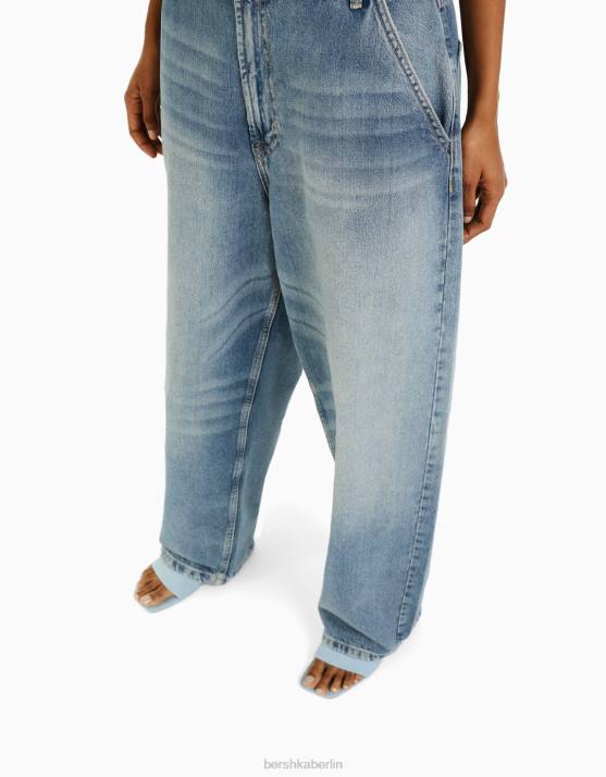 blau verwaschen Bershka Frauen Ausgebleichte Skater-Jeans H00J1512