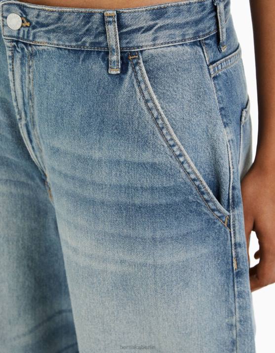 blau verwaschen Bershka Frauen Ausgebleichte Skater-Jeans H00J1512