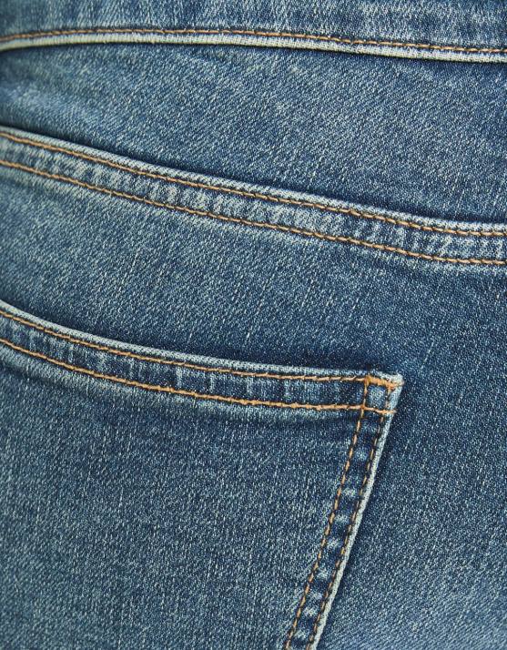 exklusiv Bershka Frauen Bootcut-Jeans mit niedriger Taille H00J1543