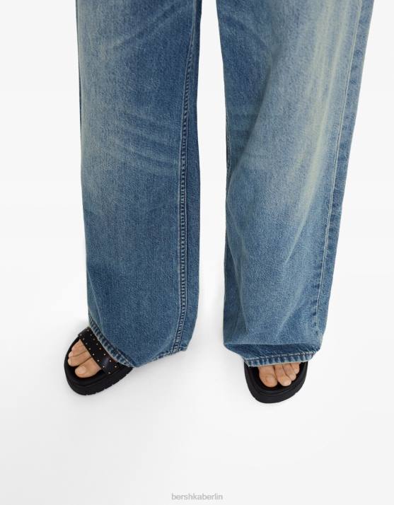 exklusiv Bershka Frauen Jeans mit weitem Bein H00J1485