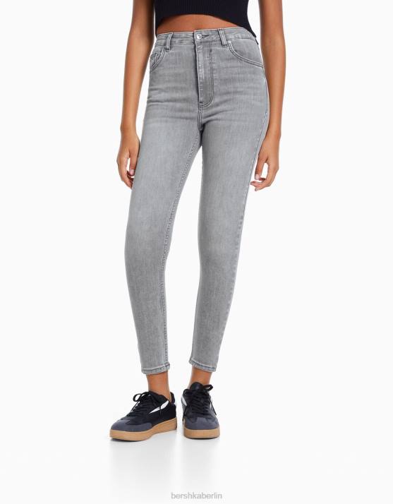 grau Bershka Frauen Super-High-Rise-Röhrenjeans H00J1557