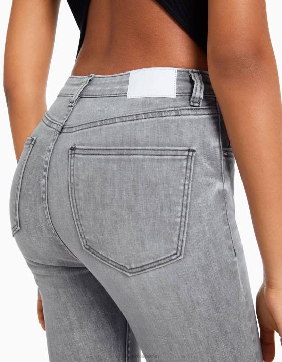 grau Bershka Frauen Super-High-Rise-Röhrenjeans H00J1557