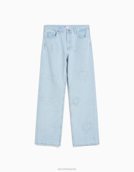 hellblau Bershka Frauen 90er-Jahre-Jeans mit weitem Bein und Strassherzen H00J1581