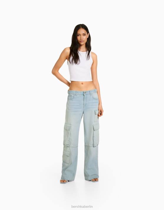 hellblau Bershka Frauen Ausgewaschene Cargo-Jeans mit mehreren Taschen H00J1498