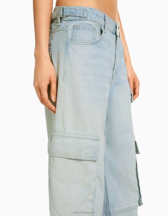 hellblau Bershka Frauen Ausgewaschene Cargo-Jeans mit mehreren Taschen H00J1498