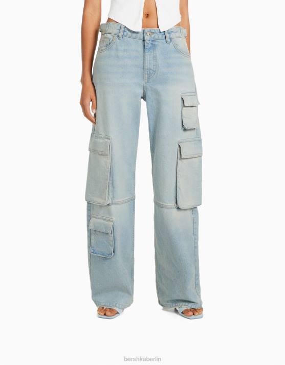 hellblau Bershka Frauen Ausgewaschene Cargo-Jeans mit mehreren Taschen H00J1878