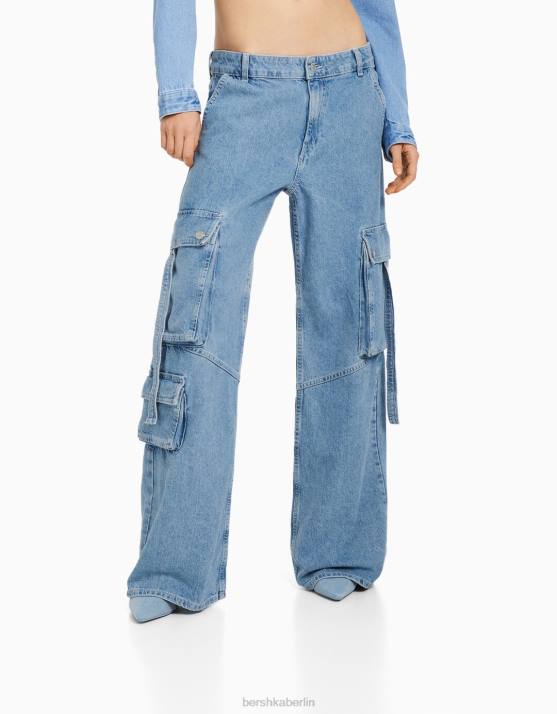 hellblau Bershka Frauen Cargo-Jeans mit mehreren Taschen H00J1975