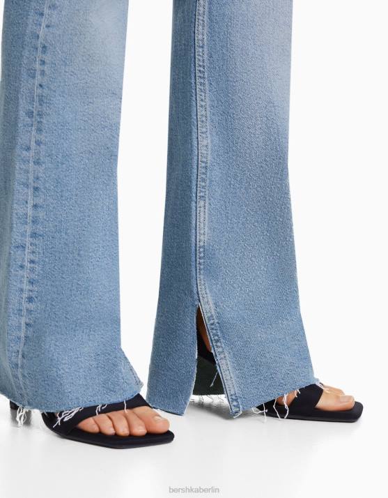 hellblau Bershka Frauen Komfortjeans mit Seitenschlitz H00J1991
