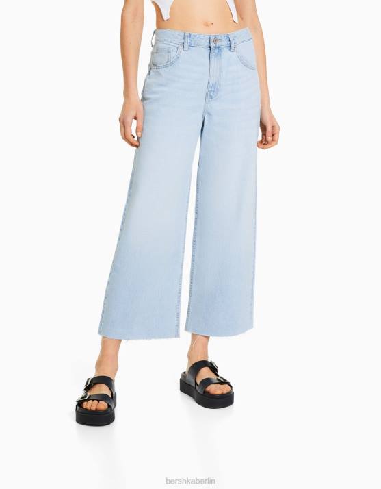 hellblau Bershka Frauen Kurze Jeans mit weitem Bein H00J1515