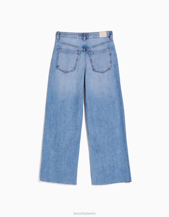 hellblau Bershka Frauen Kurze Jeans mit weitem Bein H00J1516