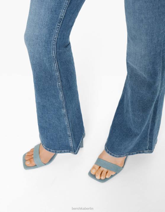 hellblau Bershka Frauen Schlagjeans H00J1492