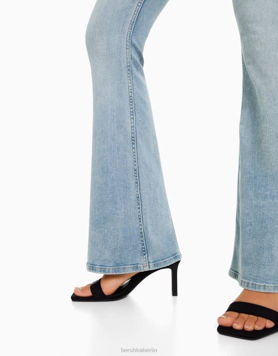 hellblau Bershka Frauen Schlagjeans H00J1974