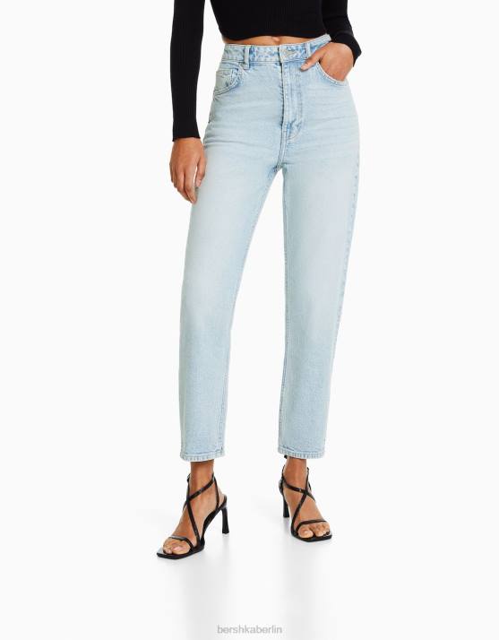 hellblau Bershka Frauen Schmal geschnittene Mom-Jeans mit bequemer Passform H00J1985