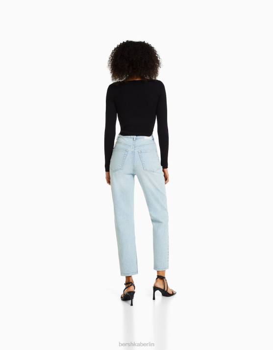 hellblau Bershka Frauen Schmal geschnittene Mom-Jeans mit bequemer Passform H00J1985