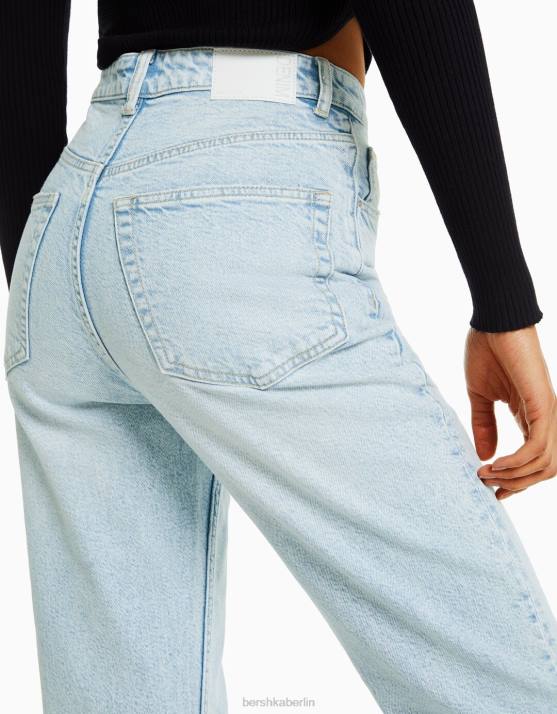 hellblau Bershka Frauen Schmal geschnittene Mom-Jeans mit bequemer Passform H00J1985