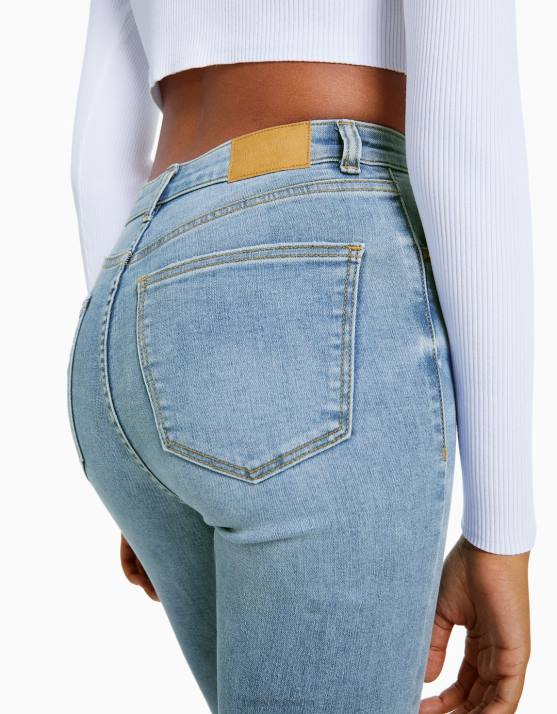 hellblau Bershka Frauen Super-High-Rise-Röhrenjeans H00J1503