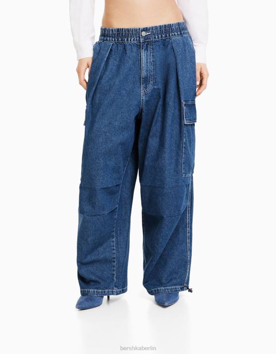 hellblau Bershka Frauen voluminöse Cargo-Jeans H00J1538