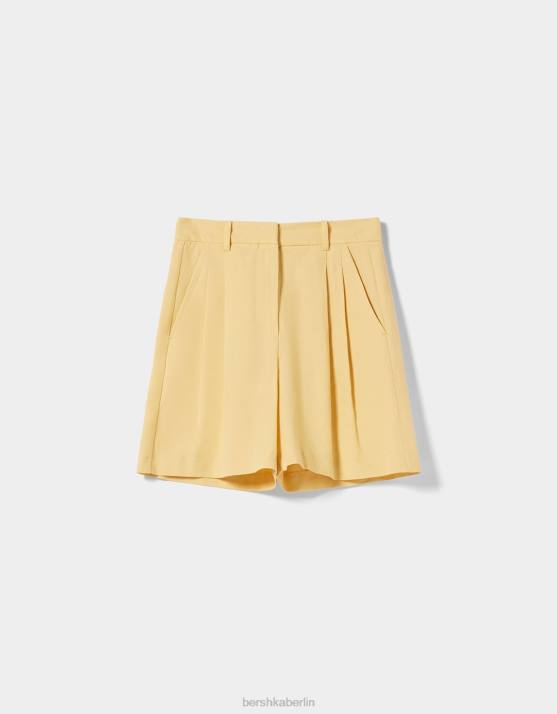Beige Bershka Frauen Maßgeschneiderte Bermudashorts aus rustikalem Stoff H00J1687