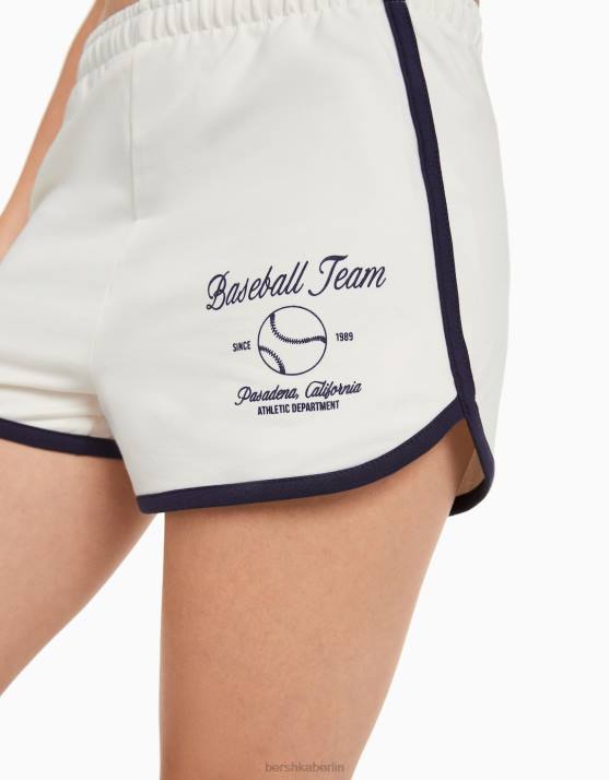 Creme Bershka Frauen Bedruckte Plüschshorts mit Besatz H00J1721