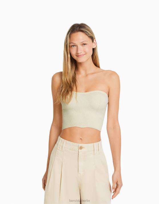 Creme Bershka Frauen Denim-Bermudashorts mit Falten H00J1680