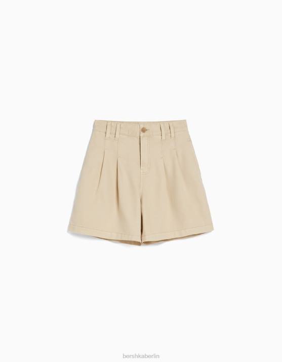 Creme Bershka Frauen Denim-Bermudashorts mit Falten H00J1680