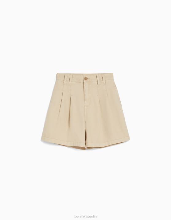 Creme Bershka Frauen Denim-Bermudashorts mit Falten H00J1888