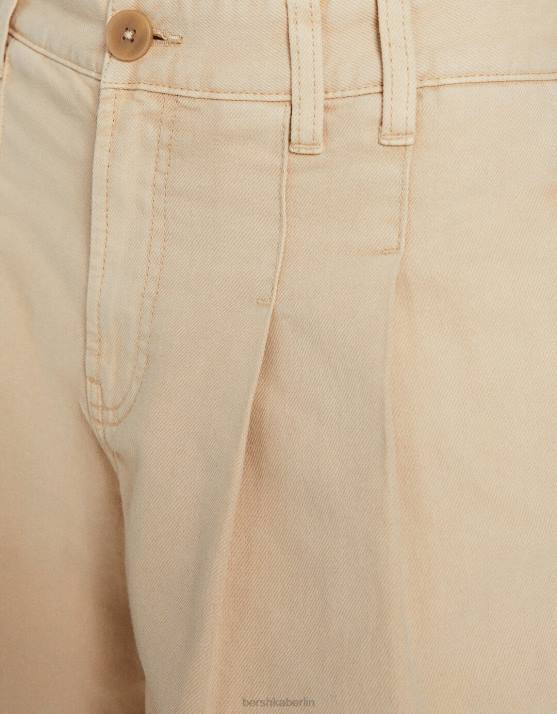Creme Bershka Frauen Denim-Bermudashorts mit Falten H00J1888