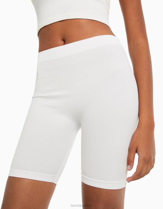Creme Bershka Frauen Nahtlose, gerippte Leggings-Shorts H00J1703